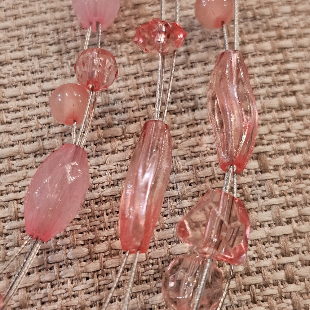 Triple-strand pink beaded illusion necklace - Picture 6 of 7